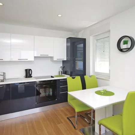 Luxury Μακάρσκα