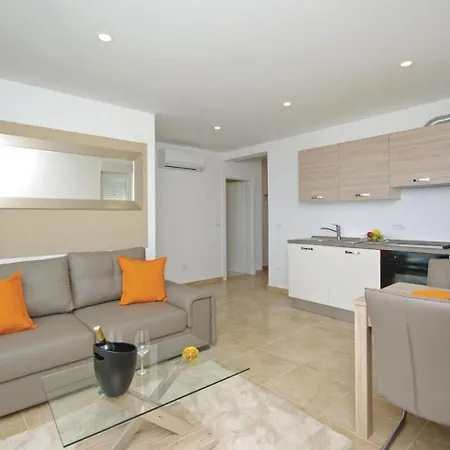 Luxury Μακάρσκα