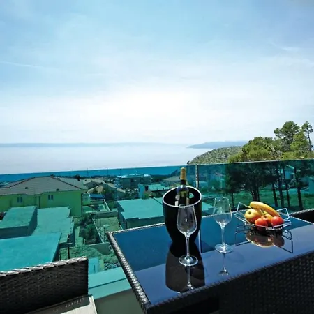 Luxury * Μακάρσκα